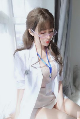 Perak 81 “Doktor Gadis Bercermin Mata” Pendedahan seluar dalam yang tidak berbahaya dan tidak sabar membuatkan jantungnya berdegup kencang (73P)