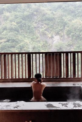 Foto mandi telanjang wanita Asia-Amerika Coser terdedah (8P)