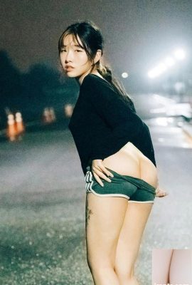 SonSon cantik Korea terdedah di jalan pada larut malam (36P)