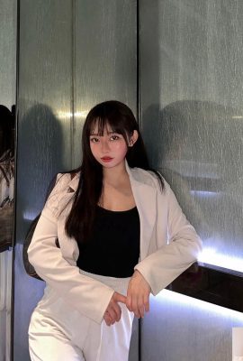 Gadis panas “Zhan Zhuzhu” mempunyai payudara yang menjolok mata sehingga dia sangat panas sehingga dia sangat menarik sehingga dia sangat menarik (10P)