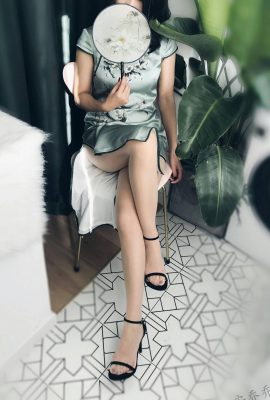 (Koleksi kaki cantik di Internet) Model kaki An Qiaoqiao “Babi Cincang Cheongsam” (86P)
