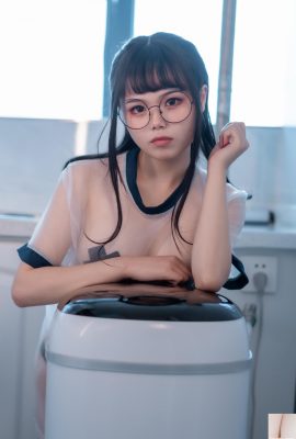 Julai Meow-Yogurt Gadis dengan Cermin Mata (35P)