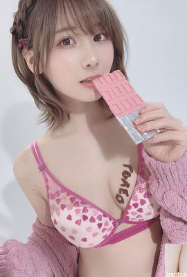 けんken (けんけん) “Seluar Dalam Merah Jambu + Seragam Tulen” Coklat mengapit payudara sungguh lazat (38P)