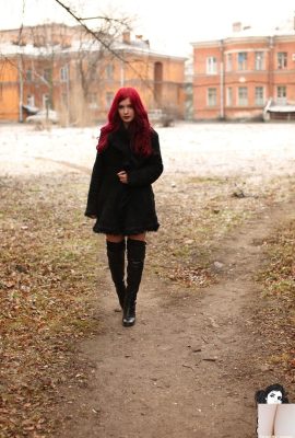 (Suicide Girls) Ultraamarie – Penat Dengan Berjalan