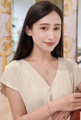 Gadis tulen dan cantik “Wei Wei'an” mempunyai perangai halus seperti bidadari, bertubuh putih dan lembut, dan lekuk yang menarik perhatian (10P)