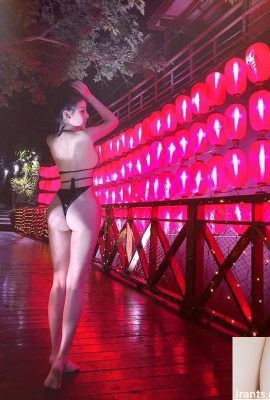 Model hot Huo Xuan bekerja sebagai tukang masak dengan seluar panas super pendek dan mendedahkan punggungnya semasa memasak (27P)