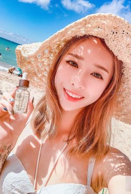 Gadis panas “Zhang Xiaomi Mimi” hanya mendedahkan tubuh putih dan lembutnya kepada matahari musim panas yang terang (14P)