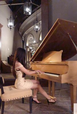 Gadis anggun bermain piano di Golden Sanmai, pakaian kecil itu tidak dapat menyembunyikan lekuk tubuhnya yang bagus ~ Yan Yan'er (10P)