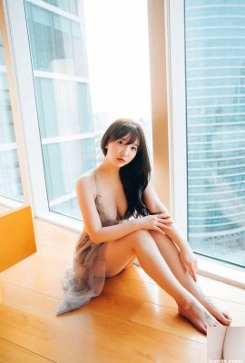 Gambar peribadi yang berani dan eksplisit bagi kecantikan model Korea bertatu Sun Lele (41P)