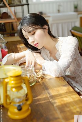 SAINT Photolife – Yuna – Vol.42 Afternoon Sunshine (70P)