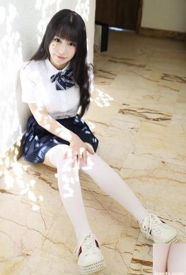 Payudara besar gadis pelajar comel Zhu Ker yang berkulit cerah mengangkat skirtnya untuk godaan (52P)