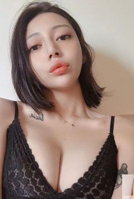 Sepasang mata yang penuh dengan tenaga elektrik yang kuat, hidung yang tinggi dan bibir merah panas menunjukkan suasana yang sangat seksi~Elaine Ling (16P)