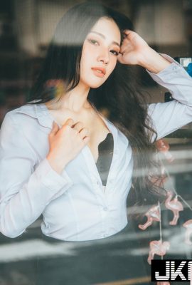 Gadis cantik Xia Muguang mengambil swafoto seksi dengan potongan rendah… mempamerkan susuk tubuhnya yang baik!  (29P)