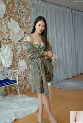 Model Amerika yang tulen dan lembut dengan berani menanggalkan pakaiannya untuk mendedahkan badannya yang cukup proporsional dalam pemotretan peribadi – Zhao Weiyi (38P)