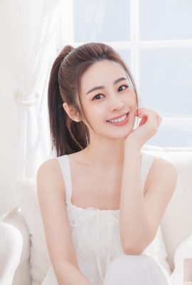 Penyanyi gadis cantik “Zhang Yunong” mempunyai perangai yang luar biasa dan hanya dengan satu pandangan matanya sudah cukup untuk memikat orang (10P)