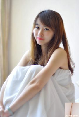 (Siri Model Cina) Model bogel putih dan lembut Kecantikan Momo dan pemotretan bogel berskala super (100P)