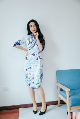 (Koleksi Dalam Talian) Cheongsam Sutera Hitam Wanita Matang 180p (180P)