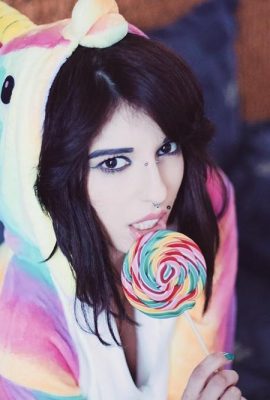 (Suicide Girls) Kikiii – Unicorn dan Lollipop