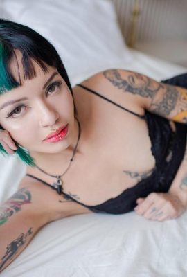 (Suicide Girls) 23 Apr 2024 – Queenkimmi – Pudar menjadi Hitam (44P)