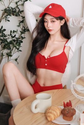 Model muda yang cantik “Anna XIN YA” menarik perhatian dengan wajahnya yang halus dan susuk tubuhnya yang tembam (10P)