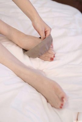 Stoking kelabu Lavinia yang berisi, ultra nipis, kaki montok, pakaian dalam seksi, badan definisi tinggi (18P)