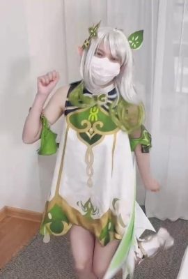 Loli pendatang baru Cos Xiaocao membezakan krim pussy