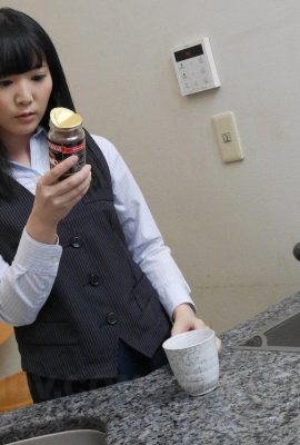 Gadis Jepun comel pejabat Yui Watanabe mendapat krim oleh rakan sekerjanya (21P)