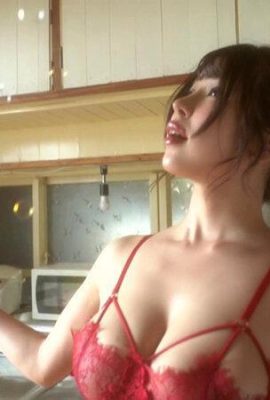 Payudara betik dan areola adik Arioka Miu yang perangai sangat cantik sehingga saya ingin menjilatnya