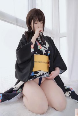 Shirogane 81 “Kimono Jepun 2” mengambil inisiatif untuk mendedahkan bahagian bawah badannya, menjadikannya seksi (64P)