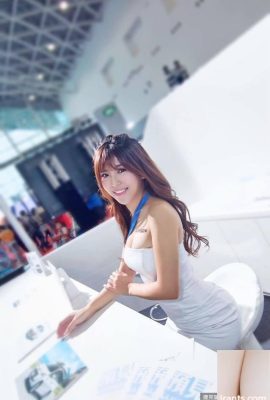 Pembimbing sorak Sweet Brothers~Zhuangzhuang Ula Shen~Gadis Pertunjukan Sambilan di pameran itu, payudara kecilnya sangat seksi