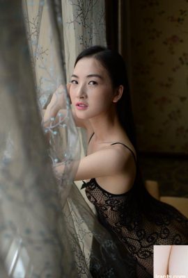 (Model Cina seksi) Baju atasan stoking hitam seksi model Cina Lin Meimei