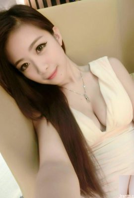 Payudara 32D Madou~Xiaoqing Laura Ku~Hanya memakai seluar dalam seksi di dalam beg anduh berongga, mendedahkan bebolanya yang montok (73P)