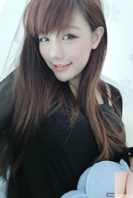 Kekasih seksi 34D~Chen Wei~selfie payudara bulat dan montok dalam bikini biru (37P)