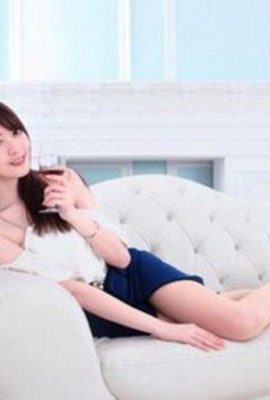 Gadis cantik bermata besar Xue Xue mempunyai susuk tubuh yang panas dan tidak dapat menahan diri untuk tidak melihat kakinya yang cantik (25P)