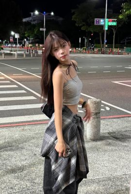 Sosok panas “vicky__04.21” mempunyai ekspresi yang tidak bersalah dan comel yang membuatkan orang jatuh cinta!