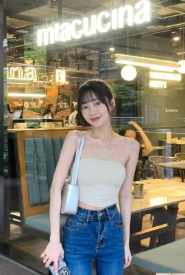 “Wen Ting” yang comel dan cantik berdada salji itu mempunyai penampilan yang sangat menarik perhatian dan pandangan yang jelas pada lekuk badannya (22P)