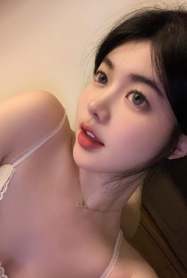 Model terhangat “Yixin YiXin” mendedahkan payudaranya yang putih dan lembut dan membuatkan penonton hilang kawalan (42P)