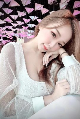 Dewi “Xinyu” mempunyai senjata kulit putih dan lembut yang menimbulkan minat semua orang