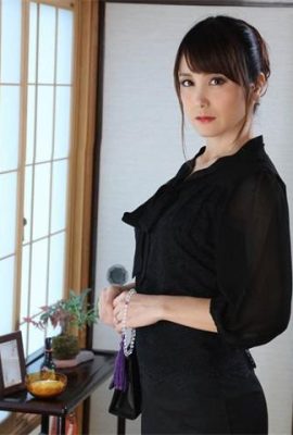 Isteri Asia Saori Okumura menunggang batangnya dengan vagina yang dipangkas (11p)