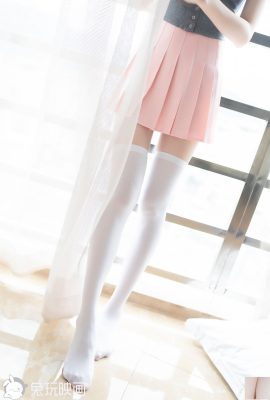 (Arnab bermain dengan filem) – Pink dan White Field (38p)