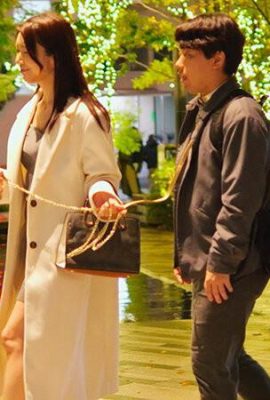 TOGAWA NAMI: Seorang wanita di kawasan pelabuhan yang mempunyai terlalu banyak wang dan keinginan seksual pada tarikh dewasa yang terbalik. Ayam keras yang tidak dapat ejakulasi … (21p)