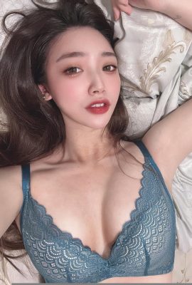 Kurva payudara “Yuge” bulat membuat orang tidak tertanggung (21p)