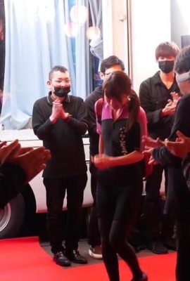 Sial, Little Jepun benar -benar tahu bagaimana bermain, dan sekumpulan orang menonton dan melancap di bilik kaca (15p)