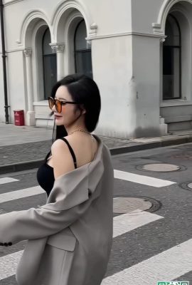 Gadis Payudara Besar dengan belahan V Deep “Xinpei Mandy” cukup menarik (20p)