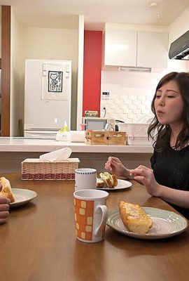 Hatsune Minori: Sebagai seorang janda, saya memulakan kehidupan baru dengan dua langkah saya! Hatsune Minori (21p)