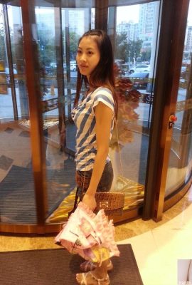 (Sendiri Photo) Melancong bersama rakan sekerja wanita di sebuah hotel (33p)