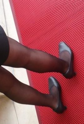 Saya akan memberikan gambar sutera hitam cantik gadis cantik ini … (98p)