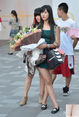 (Koleksi dalam talian) Fotografi jalanan wanita cantik dengan stoking menarik 1 (70p)