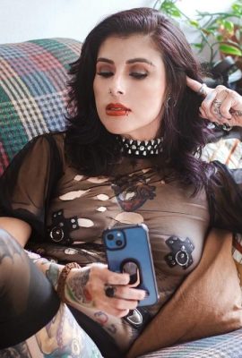 (Suicide Girls) 19 Mei 2025 – Daphnep – Kegelapan terang (59p)