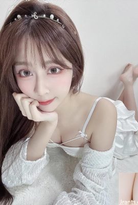 Penampilan manis “Elsa” dada penuh di bawah wajah manis (10p)